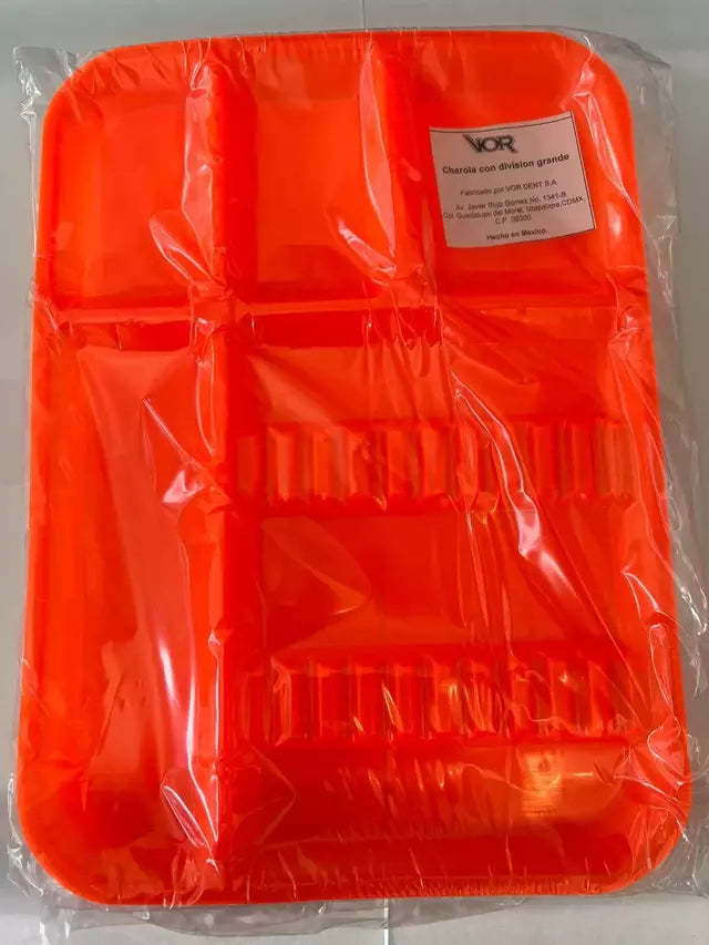 Charola de plastico anclada